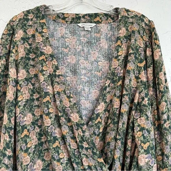AMERICAN EAGLE Women’s Size XL Floral Faux Wrap Top Bohemian - Picture 2 of 7